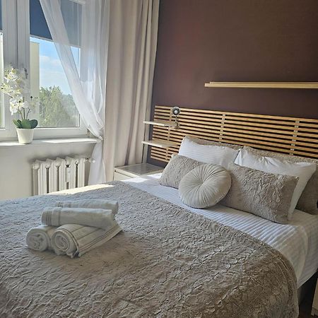 Apartment In Zyrardow 10Min To Suntago Luaran gambar