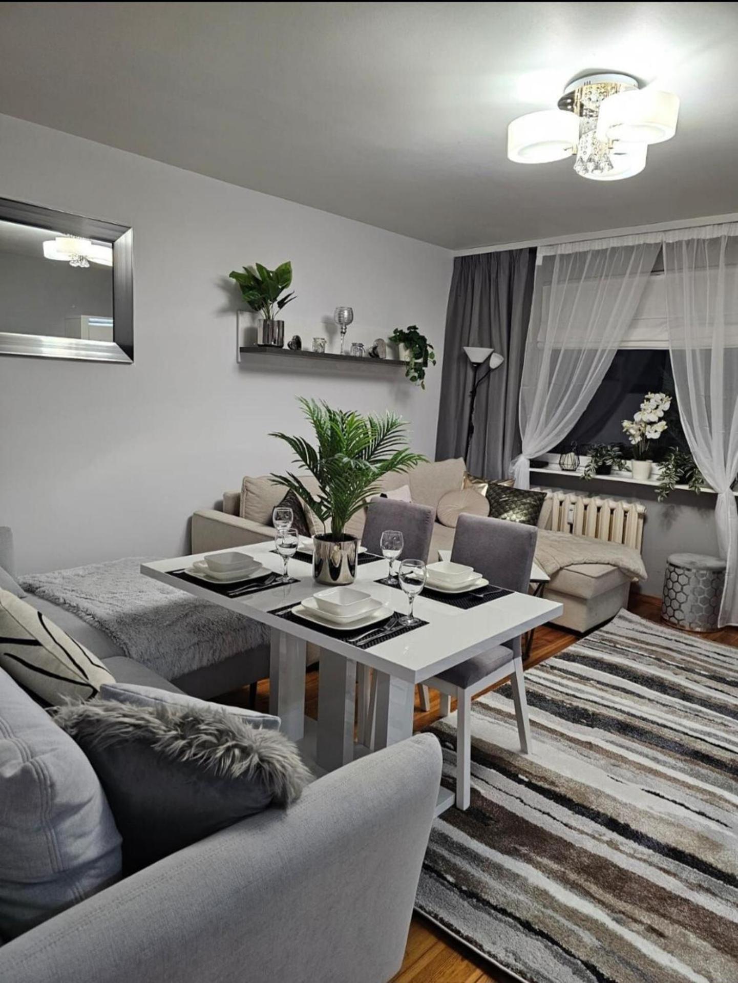 Apartment In Zyrardow 10Min To Suntago Luaran gambar
